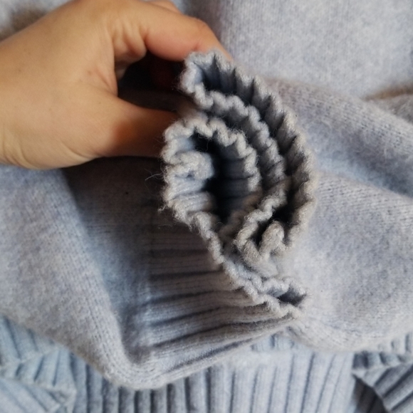 Light blue sweater - Picture 2 of 4